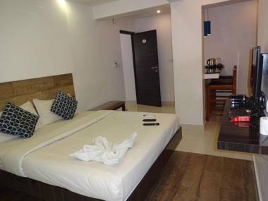 Convastay Gajel- Near Apollo Greams Road