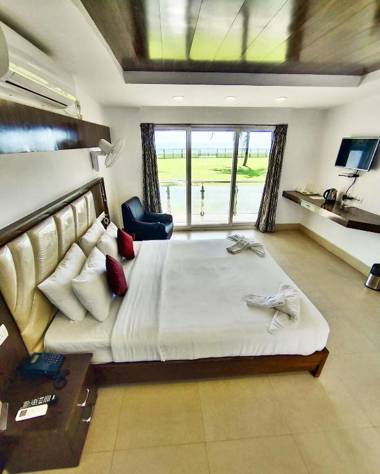 Shelter Beach Resort