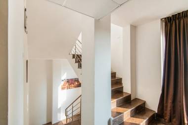 FabHotel Golden Swan