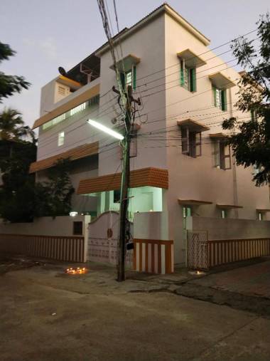Mayurapriya Inn