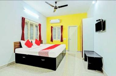 Vaccinated Staff - OYO Flagship 71243 Bedbox Stays