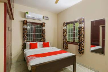 OYO Flagship 68453 Essential Residency