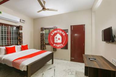 OYO Flagship 68453 Essential Residency