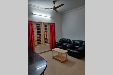 peaceful home stay at Sholinganallur