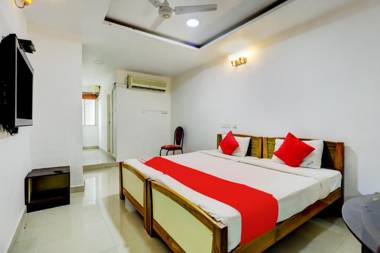 OYO 79065 Gold Residency