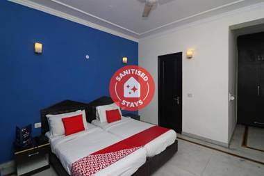 OYO Flagship 79152 Golden Cafe