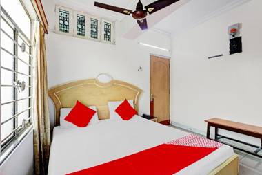 OYO 81046 The Golden Tulip Residency