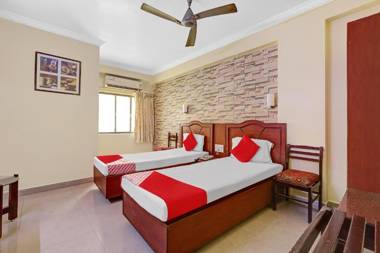 OYO 81046 The Golden Tulip Residency