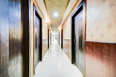 OYO 39372 Hotel Royal Palace