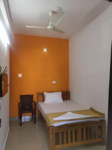 SPOT ON 86264 Maurya Boarding & Lodging