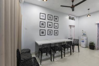 OYO 70445 Rianna Inn