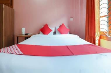 OYO 74211 Hotel Green Lush