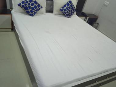 OYO Flagship 87601 Hotel Shiv Villa