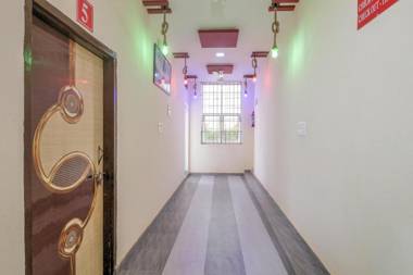 OYO Flagship 49182 Hotel The Royal King