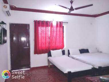 Budget beach stay in Tito's Lane