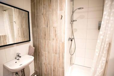 B14 Apartments & Rooms