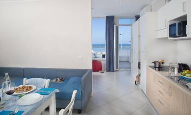 White Suite & Apartments