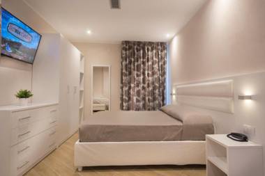 White Suite & Apartments