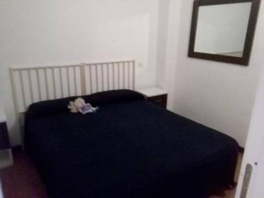 One bedroom house at Praialonga 200 m away from the beach with enclosed garden and wifi