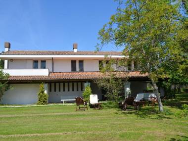 Villa with garden and splendid panorama only a few kilometers from the coast