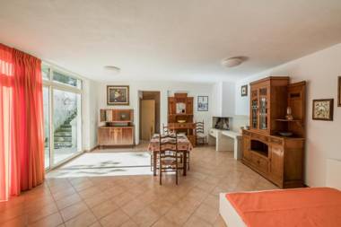 Villa piscina campo calcetto 6 camere Puglia m400