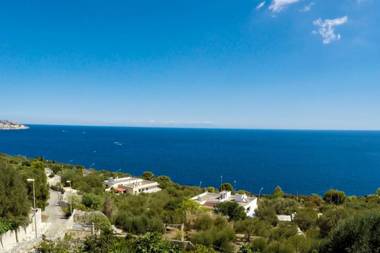 Villa piscina campo calcetto 6 camere Puglia m400