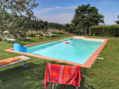 Spacious Holiday Home in Castelfranco di Sopra with Pool
