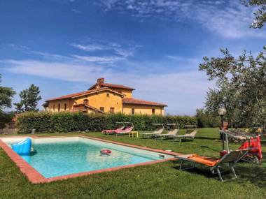 Charming Holiday Home in Tuscany with Swimming  Pool