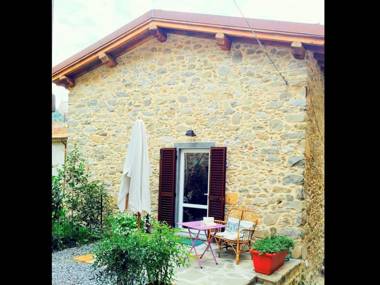 Old renovated house in the centre of the mountain village of Pascoso