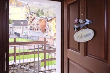 HelloChalet - Maison Di Giovanni in centro storico Valtournenche a 100m Ski Bus