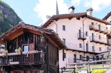 HelloChalet - Maison Di Giovanni in centro storico Valtournenche a 100m Ski Bus