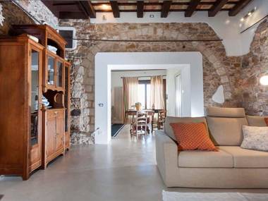 Luxury Holiday Home in Buseto Palizzolo with Swimming Pool