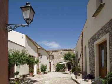 Delightful charming house with pool and all the facilities you need