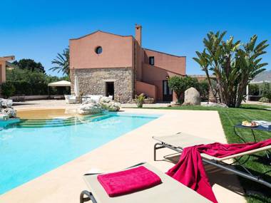 Luxurious villa with private pool near the archaeological and nature sites