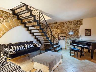 Luxurious villa with private pool near the archaeological and nature sites