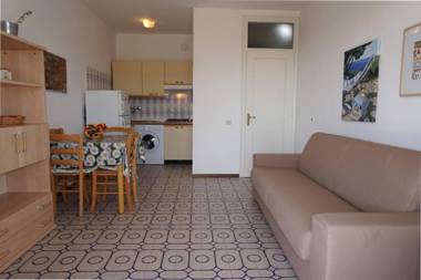 Beautiful Beachfront Apartment-pool-ac