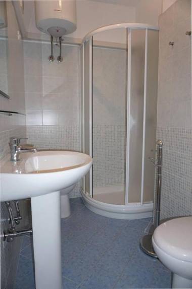 Beautiful Beachfront Apartment-pool-ac