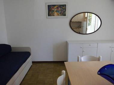 Beautiful Villa For 6 People-pool-tv-ac