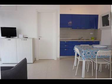 Three-room Apartment For 6 Guests Ideal For Holidays