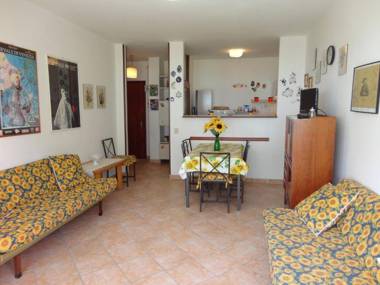 Beautiful apartment for 5 people facing the sea