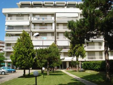 Beautiful apartment for 7 people with pool