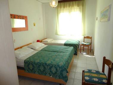 Amazing Apartment for 5 People -terrace-pool-tv