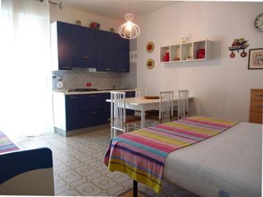 Beautiful Sea Front studio With Swimming Pool