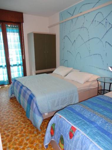 Apartment For 5 People-swimming Pool near the beach