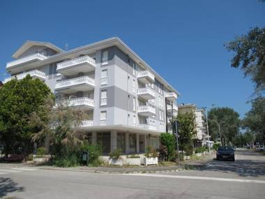 Nice Studio Apartment in a Great Location Near the Beach