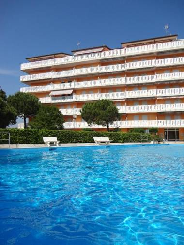 Great Apartment With Swimming Pool - Fantastic Location