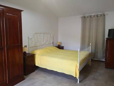 a 10 chilometri da Villasimius e 2 dalla spiaggia di Solanas