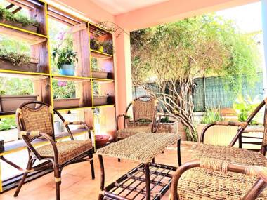 Stylish home with patio 3 min walk to the beach