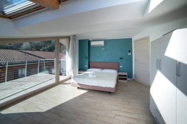 Bellagio Village-Apartments with Seasonal Warm Pool and Sauna