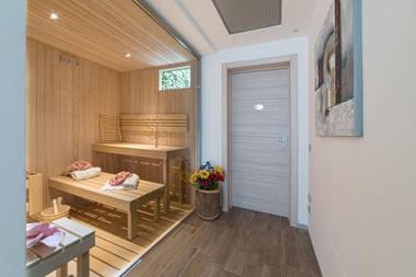 Villa Costanza-Sauna and Seasonal Warm Pool- Bellagio Village Residence